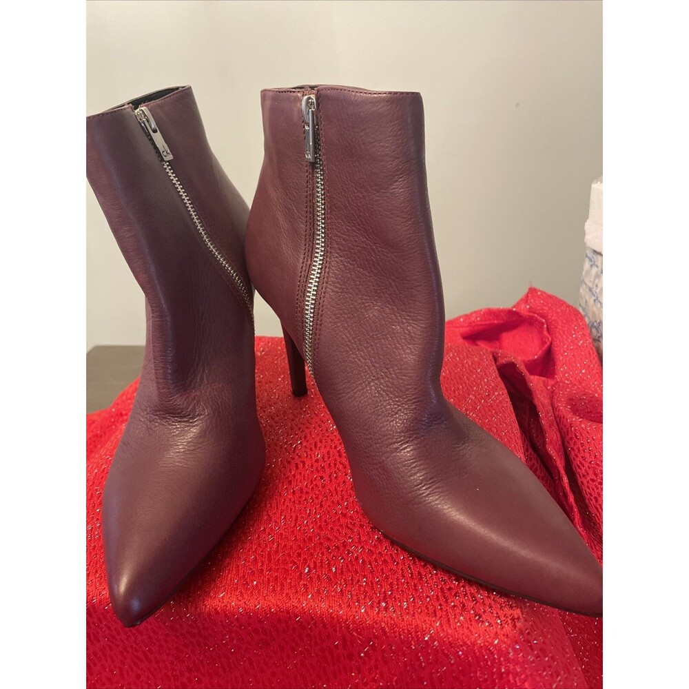 Calvin Klein Womens 10M Heeled Ankle Boots Clariss Purple Leather E6025 New